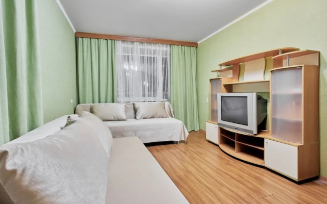 Na Pervomayskoy Ulitse 44 Flat