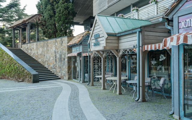 Yalta-Intourist Hotel