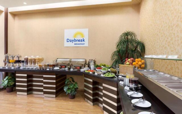 Days Hotel by Wyndham Baku Hotel