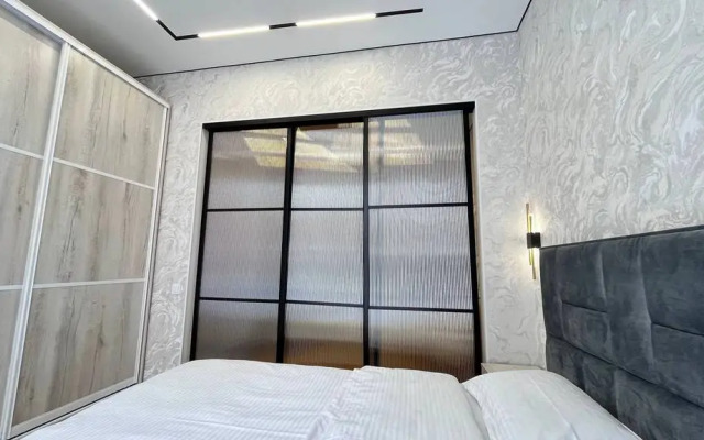 Yevrodvushka ryadom s Mega Parkom Flat