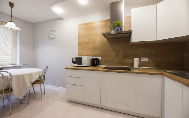 Апартаменты 4-комнатные HomeApart Сторожовская, 8