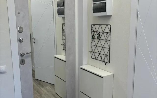 Квартира с Бacсeйнoм в ЖК Кипарис 106