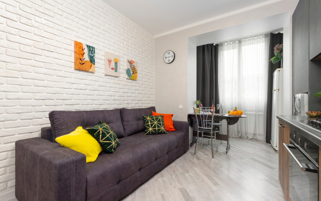 Raidas na Oranzhereynoy 21-4 Flat