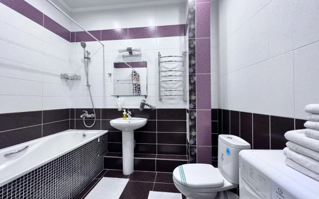 Bolshaya Odnokomnatnaya V Tsentre Na Naberezhnoy Flat
