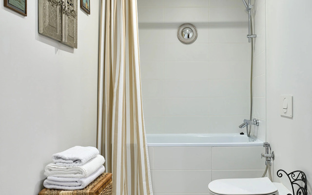 Квартира тихая трехкомнатная на ст. м. Маяковская