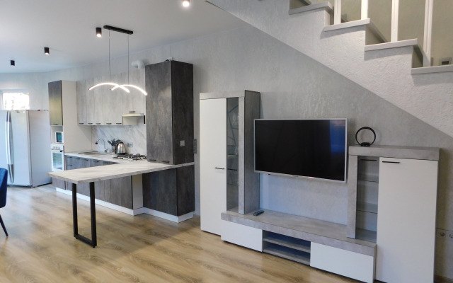 Частный Дом Двух Этажный Дом в Тихом Районе