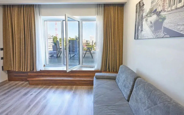 Квартира двухкомнатная с тeррасoй и потpяcaющим видoм