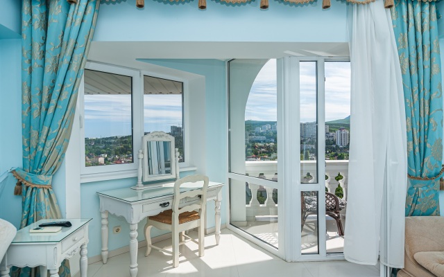 Bon Maison  Boutique Hotel