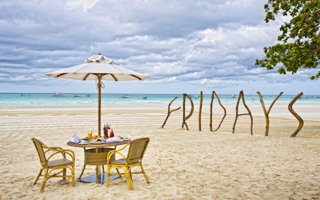 Отель Fridays Boracay Beach Resort