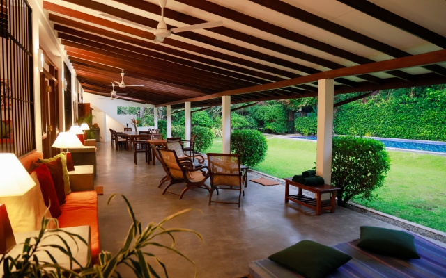 South Point Surf House - 5 bedrooms sleeps 14 Villa