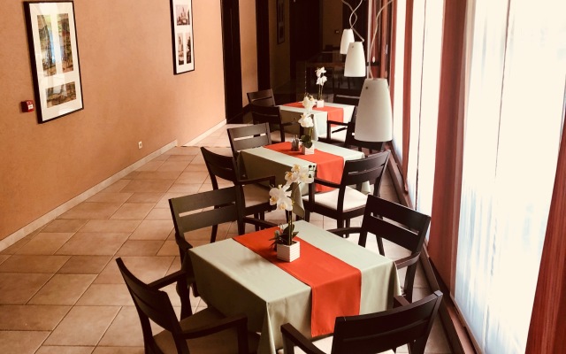 Bazilika alatt Panzió Hotel