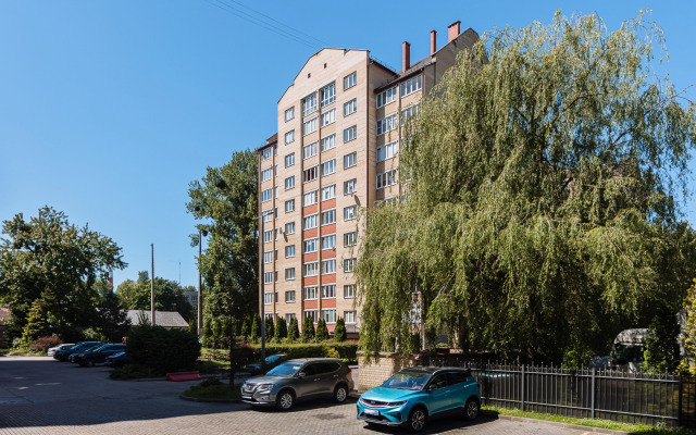 Prostornaya I Uyutnaya Dvukhkomnatnaya Flat