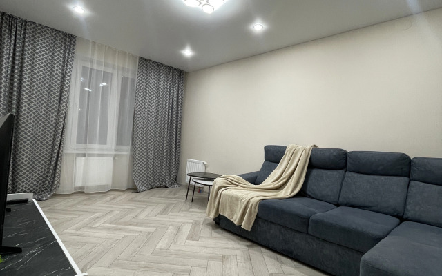 Квартира 2-комнатная квартира на улице Александра Курынова 4