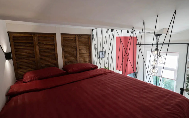 Квартира мини-студия со вторым ярусом у парка с озерами