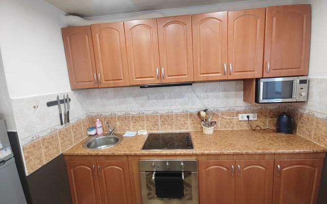 Tryokhkomnatnaya S Razdelnymi Spalnyami I Balkonom Flat
