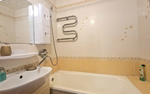 Prostornaya Treshka V Spalnom Rayone Flat