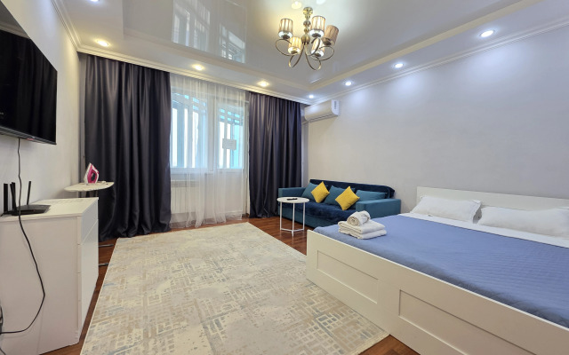 3-Kh s 3-Mya Krovatyami, Divanom i 2 Konditsionerami Apartments