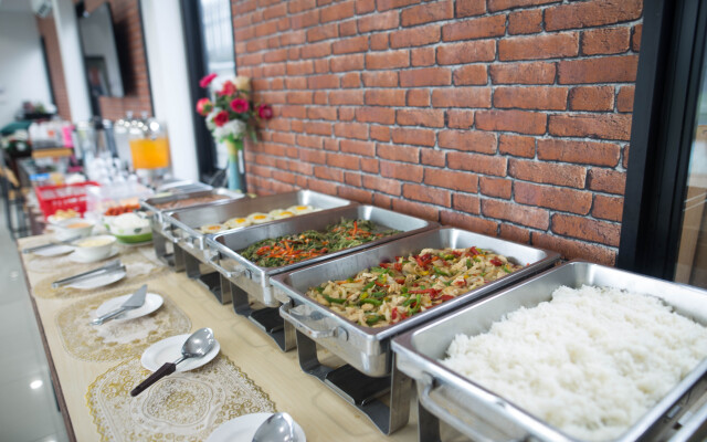 Отель Life Grand Chiang Mai