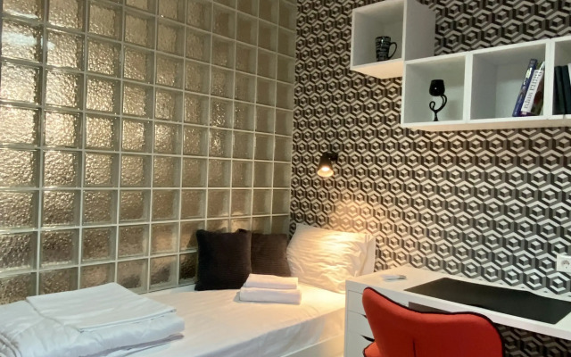 Uyutnaya Trekhkomnatnaya S Shikarnoy lodzhiey Flat