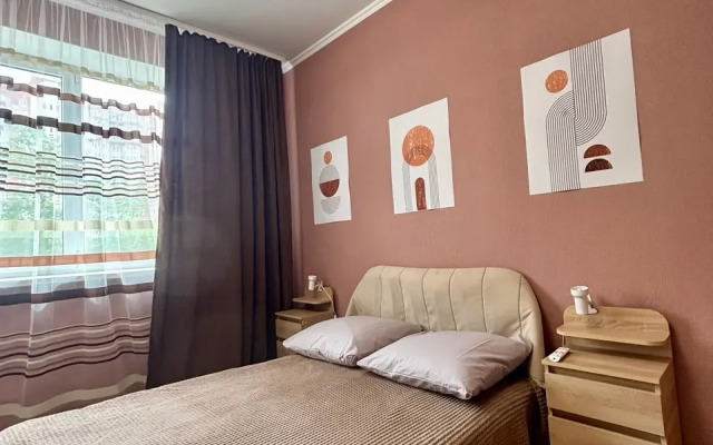 Uyutnaya I Bolshaya Kvartira-Studiya Flat