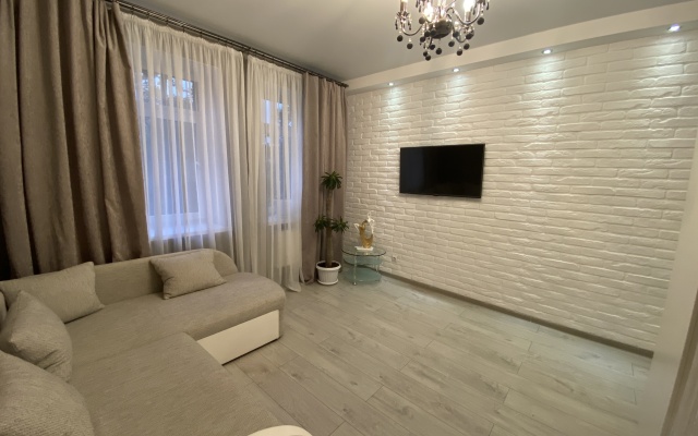 Royal Red Apartment U Korolevskikh Vorot Flat