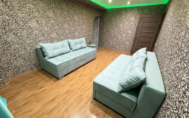 Tryokhkomnatnaya Flat