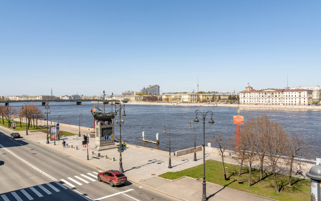 Апартаменты Лофт с видом на Неву