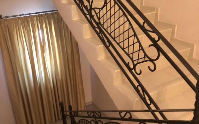 Vizit Guest House