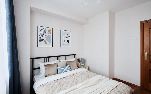 GM Stil'naya Trekhkomnatnaya s vidom na Novyj Arbat Apartments