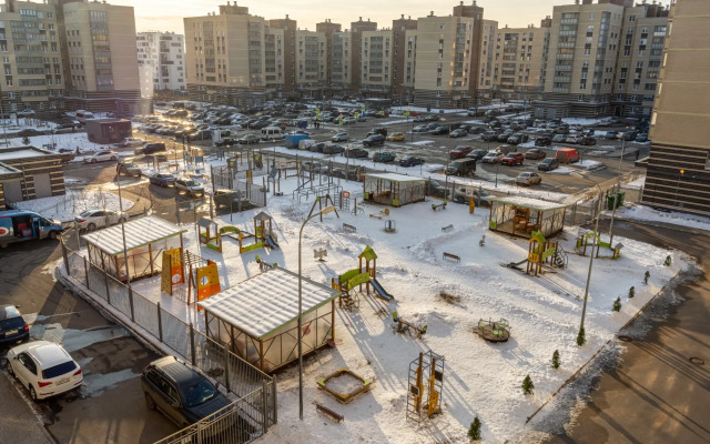 Dve podushki v Pesochnom, Sadovaya, 90 Flat