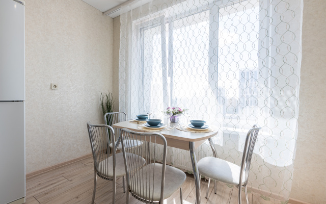 Sutkiufa Na Ulitse Entuziastov Apartments