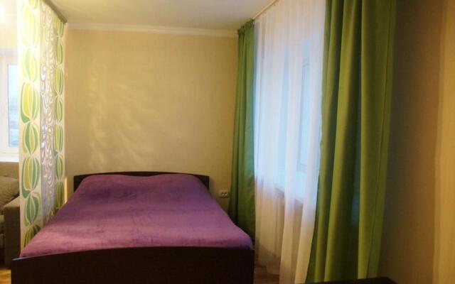 Uyutnyie Metryi Na Marksa Apartments