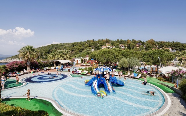 Отель Pine Bay Holiday Resort