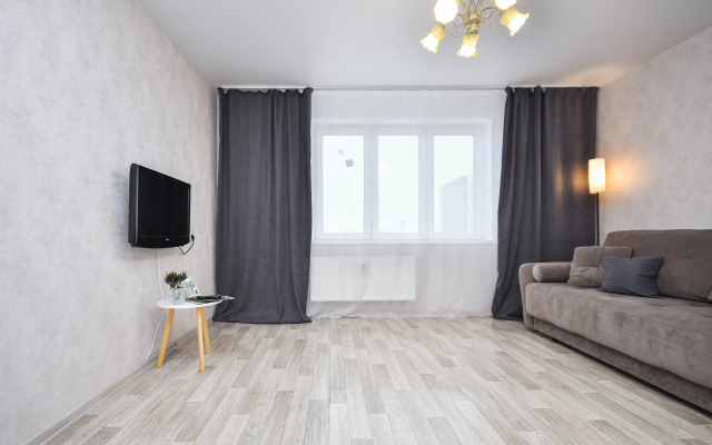 Prostornaya Kvartira Vozle SFU Flat