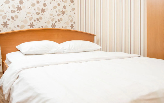 Апартаменты Просторная 2х Комнатная на Алексеева 115