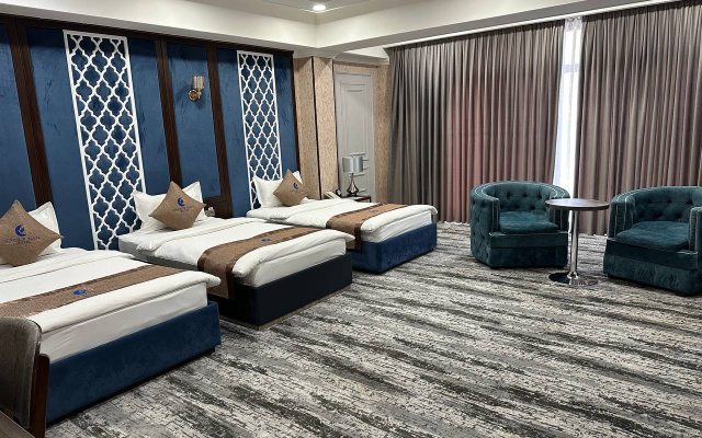 Tinchlik Plaza Hotel