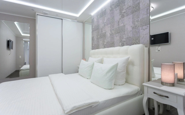 Vozle Komarovskogo Rynka Apartments