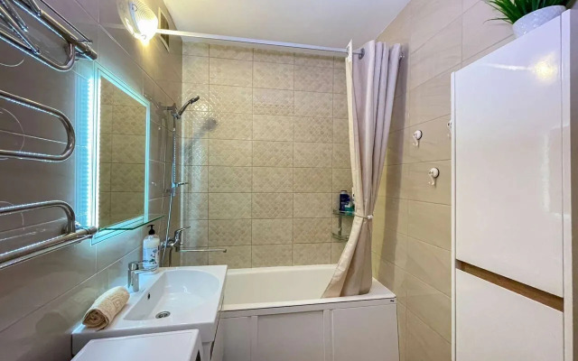 S Khoposhim Pemontom C Tpemya Izolirovannymi Komnatami Flat