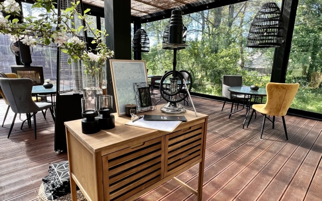 Поляна Глэмпинг, 1-я линия моря (12+)