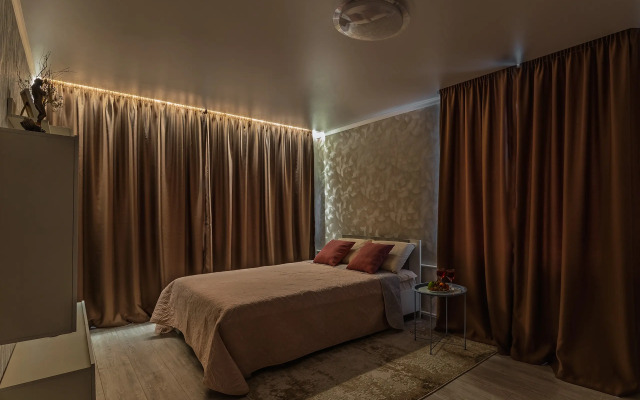 S Vidom Na Kirkhu Svyatogo Semeystva Flat