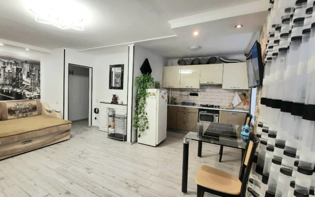 Апартаменты Отличная 2к Студия в Самом Центре