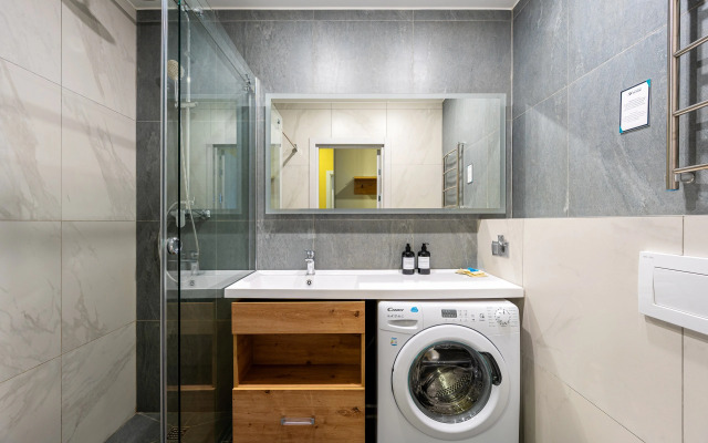 V Apart-Otele Kirovsky Avenir Apartments