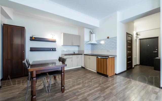 Oplot - Semejnye s odnoj spal'nej i balkonom 3 Apartments