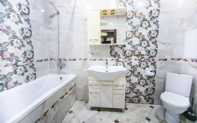 3-bedroom on Derzhinskogo Avenue 22 Center Apartments