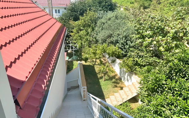 Chastny Dom The Green House Guest House