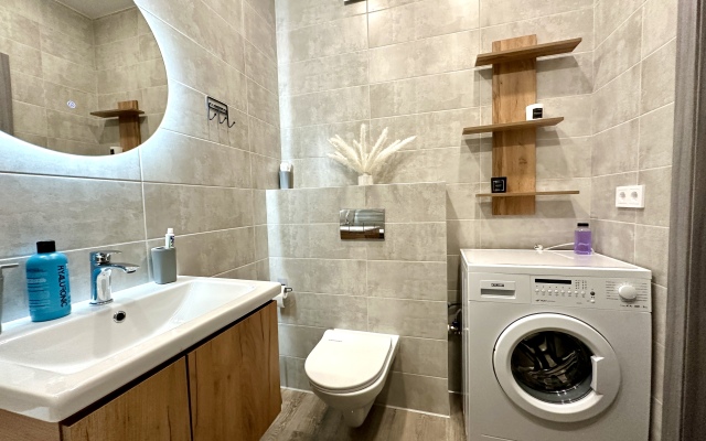 Evkalipt s Dizaynerskim Remontom v Sovremennom Rayone Apartments