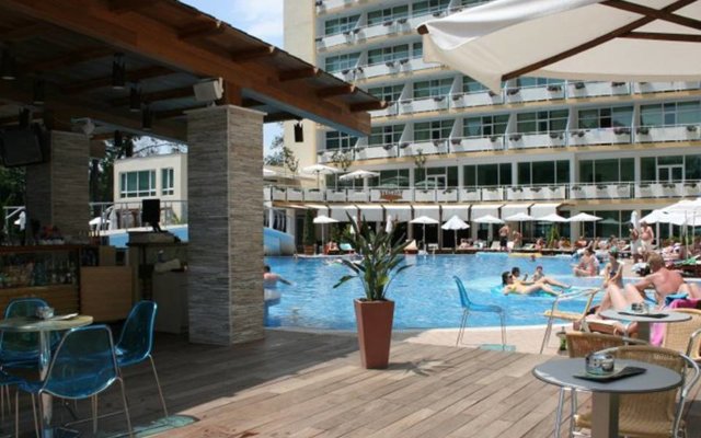 Апарт-Отель Oasis Resort - Menada