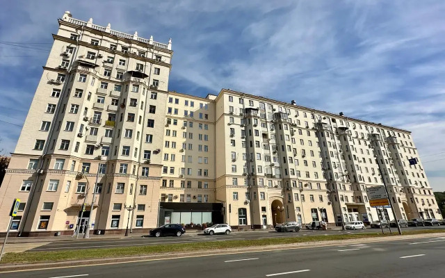 Trekhkomnatnaya Flat