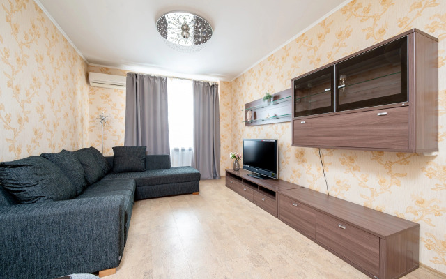 Квартира просторная двухкомнатная на Моисеенко