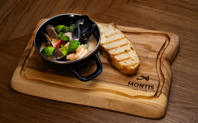 Amk Montis Hotel